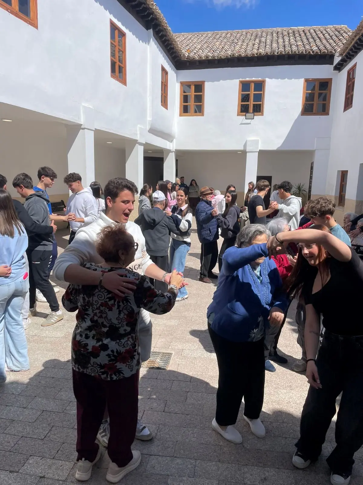 ACTIVIDAD CON RESIDENCIA DE TERCERA EDAD S. BENITO ABAD
